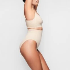 SEAMLESS SCULPT BRALETTE | CLAY -Underwear Specialty Shop SH BRA 0012 CLA C SD 6ad567c5 fcce 48ea bad1 bba9800a997e