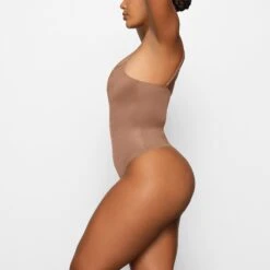 BARELY THERE SCOOP BODYSUIT | SIENNA -Underwear Specialty Shop SKIMS BODYSUIT BD THG 3141 DA SIE 0009 SD