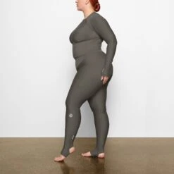 SKIMS PERFORMANCE LONG SLEEVE TOP | GUNMETAL -Underwear Specialty Shop SKIMS LOUNGEWEAR AP LGS 1601 AC CBN 0007 SD