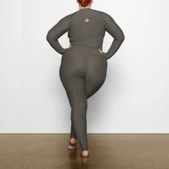 SKIMS PERFORMANCE LONG SLEEVE TOP | GUNMETAL -Underwear Specialty Shop SKIMS LOUNGEWEAR AP LGS 1601 AC CBN 0015 BK