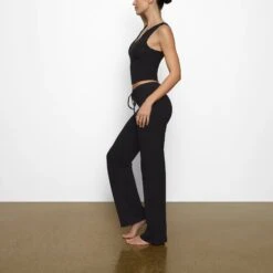 COTTON SLEEP SPLIT NECK TANK | SOOT -Underwear Specialty Shop SKIMS LOUNGEWEAR AP TNK 1379 BD SOT 0009 SD