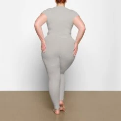 LOGO POINTELLE T-SHIRT | CHROME -Underwear Specialty Shop SKIMS LOUNGEWEAR AP TSH 0237 YC CHM 0013 BK