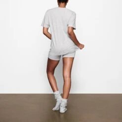BOYFRIEND T-SHIRT | LIGHT HEATHER GREY -Underwear Specialty Shop SKIMS LOUNGEWEAR AP TSH 0462 MD LHG BK