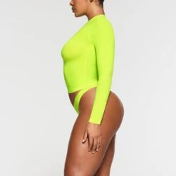 FITS EVERYBODY LONG SLEEVE T-SHIRT | GREEN HIGHLIGHTER -Underwear Specialty Shop SKIMS LOUNGEWEAR AP TSH 0650 NA GRH 014
