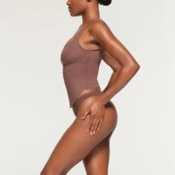 BONDED LONG CORSET | COFFEE -Underwear Specialty Shop SKIMS LOUNGEWEAR CR CAM 2663 OB CFE 0011
