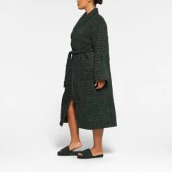 SKIMS SPA TERRY ROBE | PINE -Underwear Specialty Shop SKIMS LOUNGEWEAR RB LNG 2873 QA PNE 0008 SD
