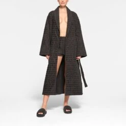 SKIMS SPA TERRY ROBE | ASH -Underwear Specialty Shop SKIMS LOUNGEWEAR RB LNG 2873 QC ASH 0016 FR