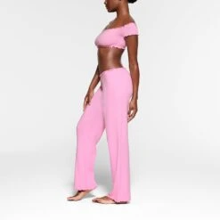 LOGO POINTELLE SUPER CROPPED TOP | BUBBLE GUM 9 LOGO POINTELLE SUPER CROPPED TOP | BUBBLE GUM -Underwear Specialty Shop SKIMS LOUNGEWEAR TP CRP 3032 NB BBG 009 SD