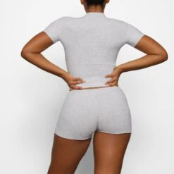 COTTON SLEEP MOCK NECK T-SHIRT | LIGHT HEATHER GREY 10 COTTON SLEEP MOCK NECK T-SHIRT | LIGHT HEATHER GREY -Underwear Specialty Shop SKIMS LOUNGEWEAR TP TSH 2817 BA LHG 0015 BK