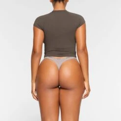 NEW VINTAGE SPORT RAGLAN T-SHIRT | GREY CHALK 10 NEW VINTAGE SPORT RAGLAN T-SHIRT | GREY CHALK -Underwear Specialty Shop SKIMS LOUNGEWEAR TP TSH 3028 OA GCK 0014 BK