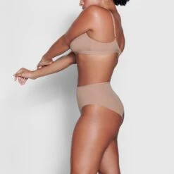 FITS EVERYBODY FULL BRIEF | SIENNA -Underwear Specialty Shop SKIMS PANTIES PN BRF 0233 AS SIE SD f8066e3d c5e6 4125 8a12 c7f471500c88