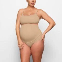 FITS EVERYBODY MATERNITY HIGH-WAISTED BRIEF | CLAY -Underwear Specialty Shop SKIMS PANTY BRF 2602 CH CLY 0005 FR c0d93606 dba2 434e 8399 02f228402acd