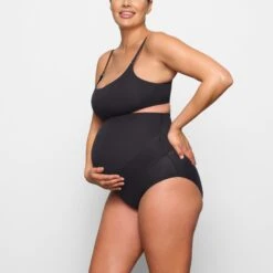 FITS EVERYBODY MATERNITY HIGH-WAISTED BRIEF | ONYX -Underwear Specialty Shop SKIMS PANTY BRF 2602 CH ONX 0008 SD 67d611fe 4c0f 42c4 8ac3 768d0b08ab75