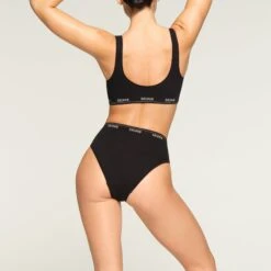 LOGO RIB HIGH LEG BIKINI | ONYX -Underwear Specialty Shop SKIMS PANTY PN BRF 2848 MC ONX 1447 BK