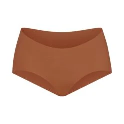 NAKED DIPPED BOY SHORT | CARAMEL
