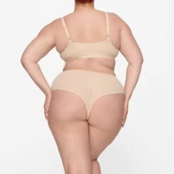 FITS EVERYBODY HIPSTER | SAND 10 FITS EVERYBODY HIPSTER | SAND -Underwear Specialty Shop SKIMS PANTY PN BYS 1099 GC SND 0015