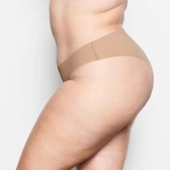 NAKED CHEEKY HIPSTER | CLAY -Underwear Specialty Shop SKIMS PANTY PN HPR 1256 KA CLY SD