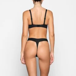 WEIGHTLESS THONG | ONYX -Underwear Specialty Shop SKIMS PANTY PN THG 2360 VC ONX 0010 BK