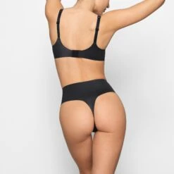 SMOOTHING HIGH-WAISTED THONG | ONYX -Underwear Specialty Shop SKIMS PANTY PN THG 2910 DD ONX 0016 BK