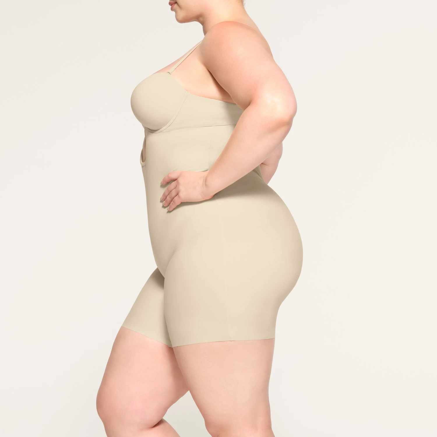 DEEP PLUNGE SHAPEWEAR MID THIGH BODYSUIT | SAND 5 DEEP PLUNGE SHAPEWEAR MID THIGH BODYSUIT | SAND - Image 3