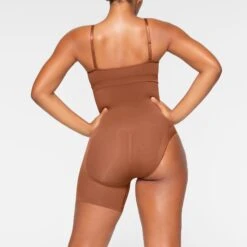 SEAMLESS SCULPT SOLUTION SHORT RIGHT LEG EXPOSED | BRONZE -Underwear Specialty Shop SKIMS SHAPEWEAR BO SHO 3365 IA BRZ 0020 BK