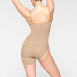 SEAMLESS SCULPT SOLUTION SHORT RIGHT LEG EXPOSED | CLAY -Underwear Specialty Shop SKIMS SHAPEWEAR BO SHO 3365 IE CLY 0017 BK
