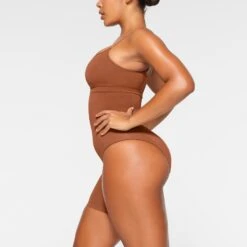 SEAMLESS SCULPT SOLUTION SHORT LEFT LEG EXPOSED | BRONZE -Underwear Specialty Shop SKIMS SHAPEWEAR BO SHO 3366 IA BRZ 0009 SD