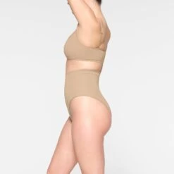 SEAMLESS SCULPT SCOOP NECK BRALETTE | CLAY 9 SEAMLESS SCULPT SCOOP NECK BRALETTE | CLAY -Underwear Specialty Shop SKIMS SHAPEWEAR BR SCP 3357 IE CLY 0012 SD