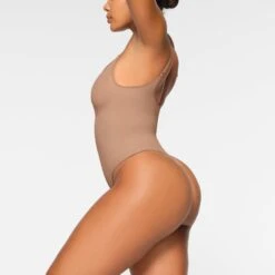 EVERYDAY SCULPT BODYSUIT | SIENNA -Underwear Specialty Shop SKIMS SHAPEWEAR SH BDY 2153 IA SIE 0009 SD