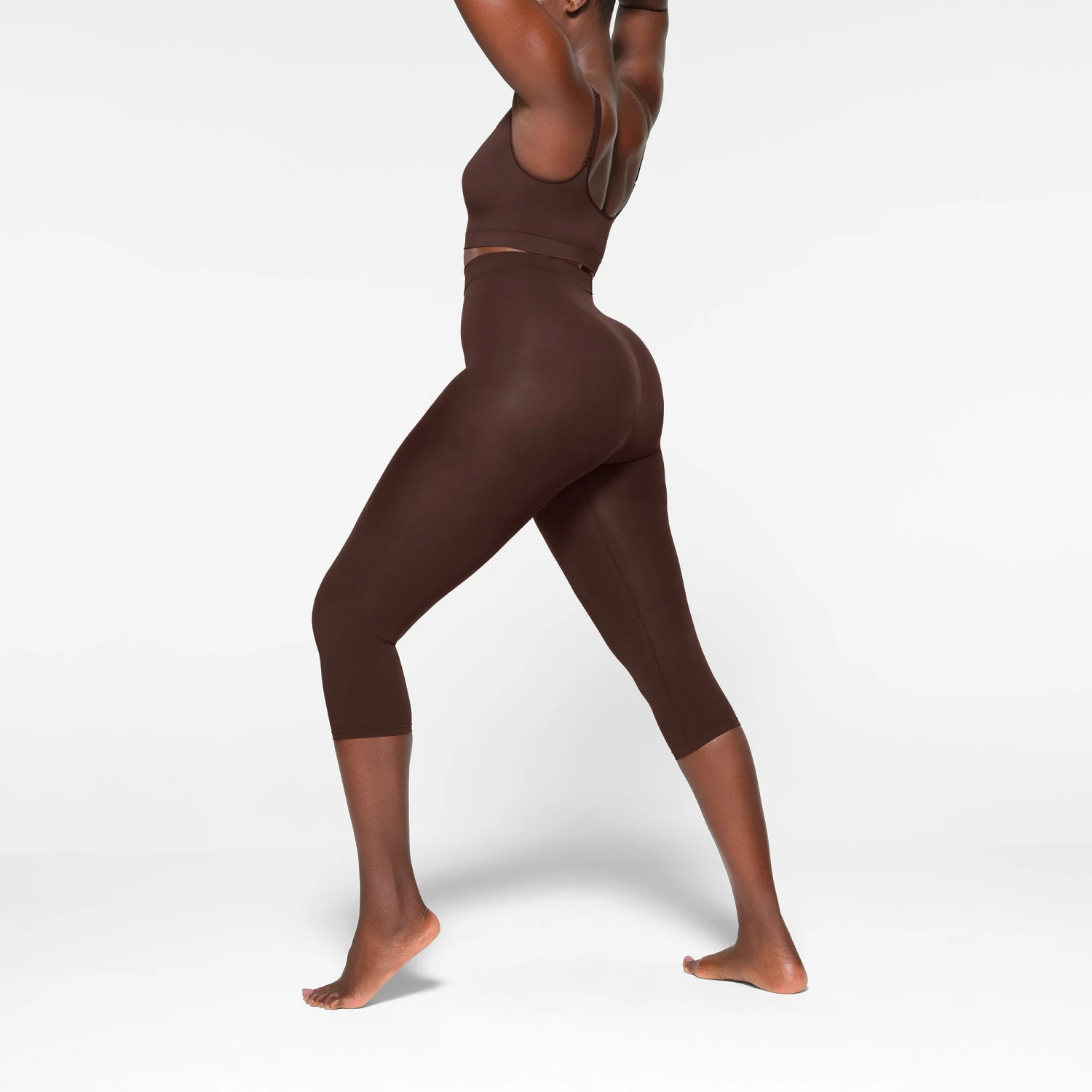 EVERYDAY SCULPT MID WAIST CAPRI | ESPRESSO 5 EVERYDAY SCULPT MID WAIST CAPRI | ESPRESSO - Image 3