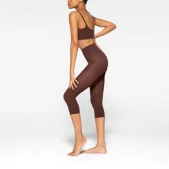 EVERYDAY SCULPT MID WAIST CAPRI | COCOA 9 EVERYDAY SCULPT MID WAIST CAPRI | COCOA -Underwear Specialty Shop SKIMS SHAPEWEAR SH CAP 2156 JA COA 0014 SD