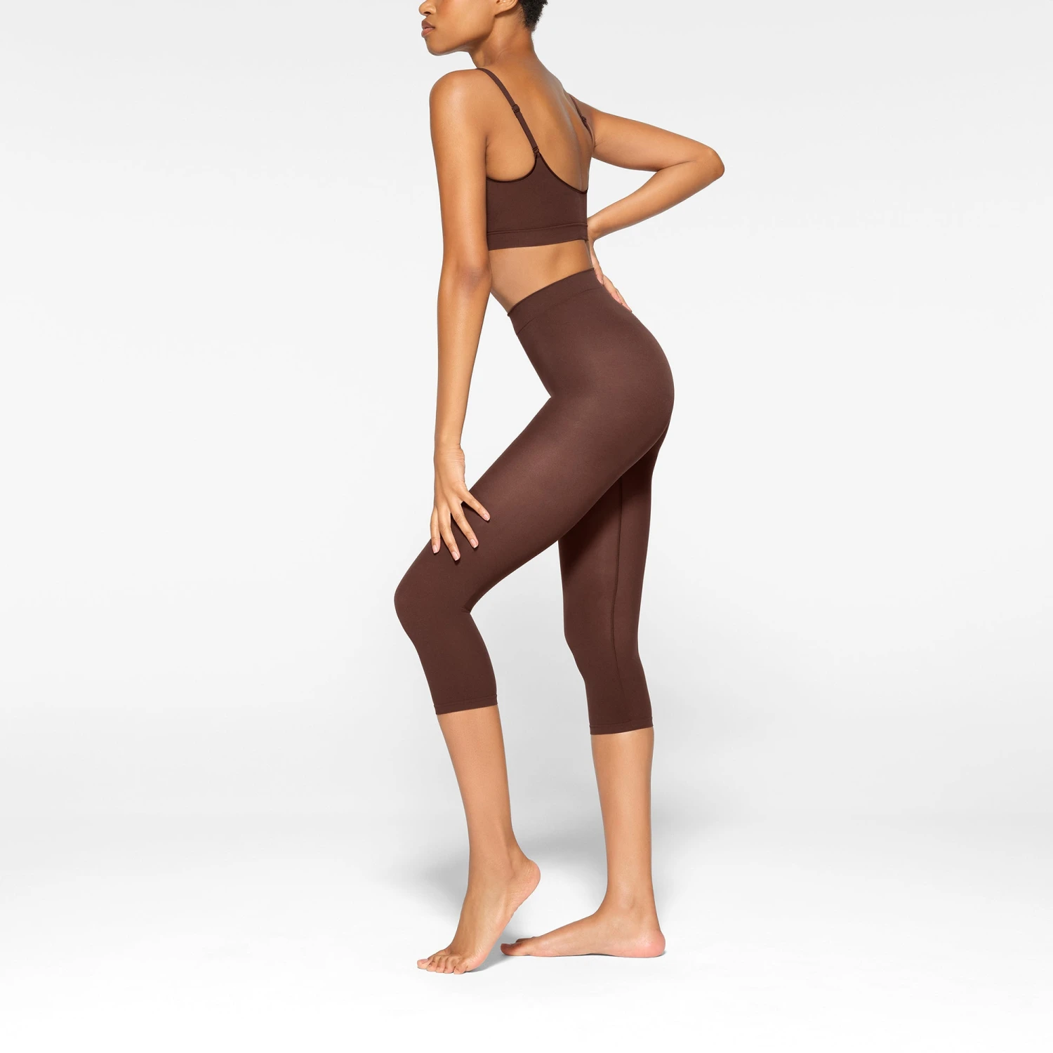 EVERYDAY SCULPT MID WAIST CAPRI | COCOA 5 EVERYDAY SCULPT MID WAIST CAPRI | COCOA - Image 3