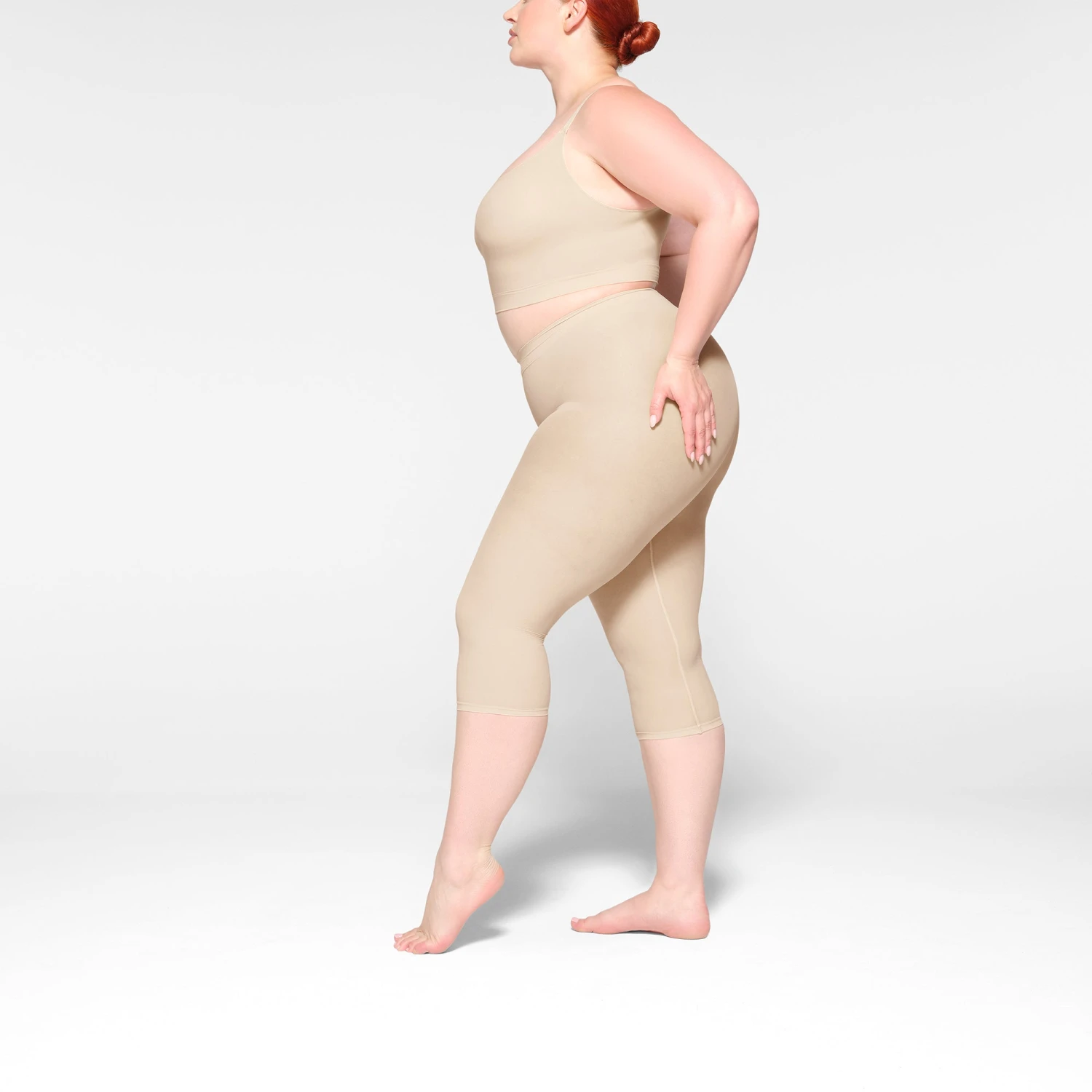 EVERYDAY SCULPT MID WAIST CAPRI | SAND 5 EVERYDAY SCULPT MID WAIST CAPRI | SAND - Image 3