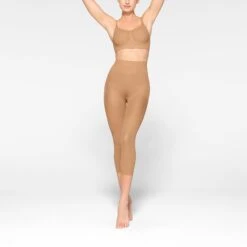 EVERYDAY SCULPT MID WAIST CAPRI | OCHRE 8 EVERYDAY SCULPT MID WAIST CAPRI | OCHRE -Underwear Specialty Shop SKIMS SHAPEWEAR SH CAP 2156 JC OCH 0004 FR cd03edcb 9baf 4c66 992a a41f41631e5b