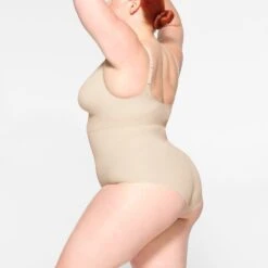 EVERYDAY SCULPT HIGH-WAISTED BRIEF | SAND 9 EVERYDAY SCULPT HIGH-WAISTED BRIEF | SAND -Underwear Specialty Shop SKIMS SHAPEWEAR SH HWB 2151 JB SND 0010 SD