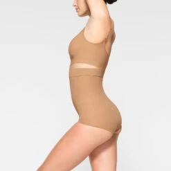 EVERYDAY SCULPT HIGH-WAISTED BRIEF | OCHRE -Underwear Specialty Shop SKIMS SHAPEWEAR SH HWB 2151 JC OCH 0010 SD 81814bf2 90a1 43bc 80d9 5020246846dd