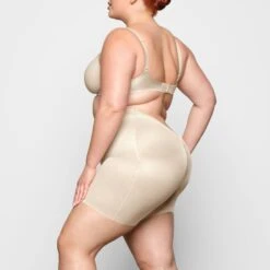 BARELY THERE LOW BACK SHORT | SAND -Underwear Specialty Shop SKIMS SHAPEWEAR SH LWB 1569 ZB SND 0010