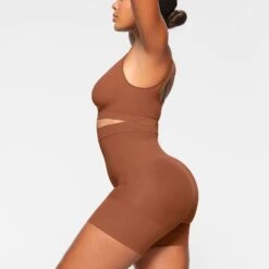 EVERYDAY SCULPT HIGH-WAISTED MID THIGH SHORT | BRONZE 9 EVERYDAY SCULPT HIGH-WAISTED MID THIGH SHORT | BRONZE -Underwear Specialty Shop SKIMS SHAPEWEAR SH SHO 2152 KA BRZ 0010 SD