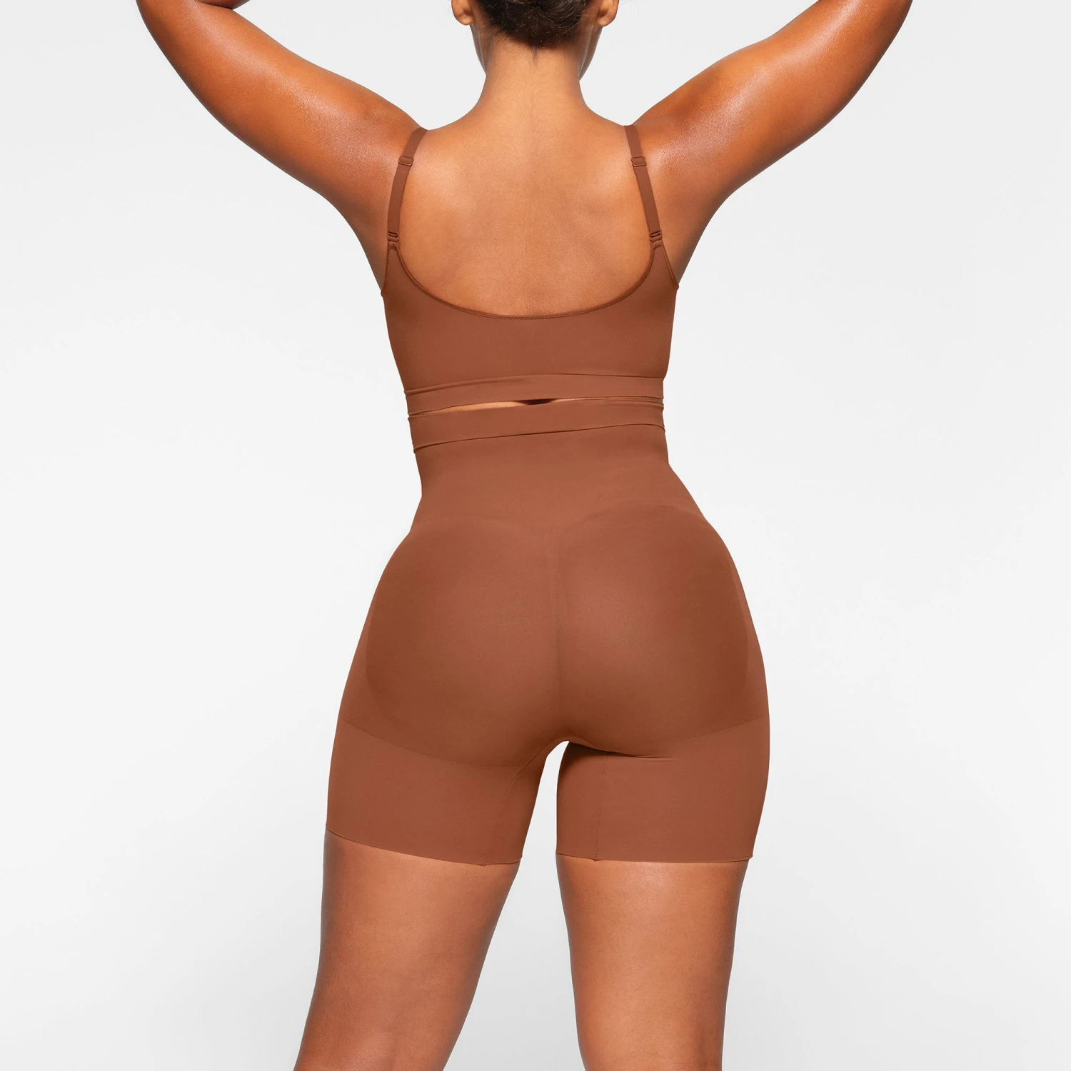 EVERYDAY SCULPT HIGH-WAISTED MID THIGH SHORT | BRONZE 6 EVERYDAY SCULPT HIGH-WAISTED MID THIGH SHORT | BRONZE - Image 4