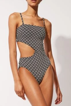 Solid & Striped The Cameron